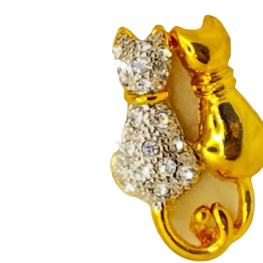 Christine Cat Lapel Pin Goldtone Rhinestones